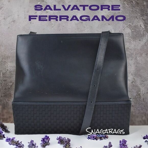 AUTHENTIC SALVATORE FERRAGAMO BLACK LEATHER CROSSBODY BAG ITALY BA215190 - Picture 1 of 11